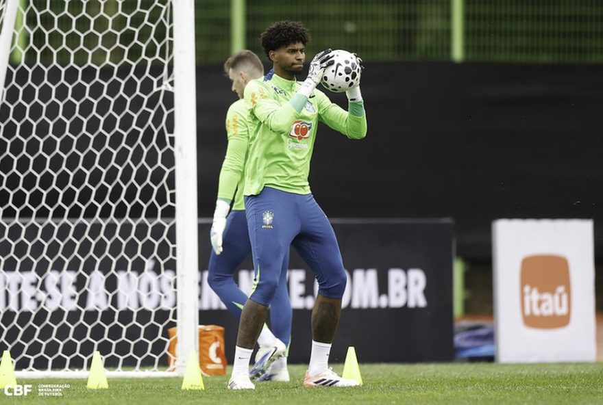 hugo-souza-e-a-novidade-na-escalacao-da-selecao-em-treino-em-seul