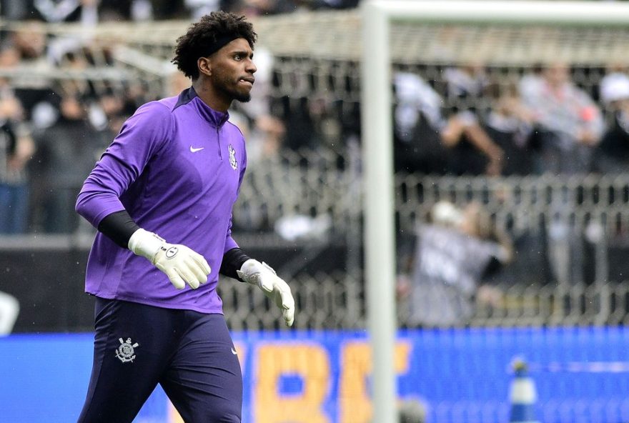 hugo-souza-nao-joga-contra-o-bragantino-para-se-recuperar-novidades-sobre-convocacao-da-selecao-brasileira