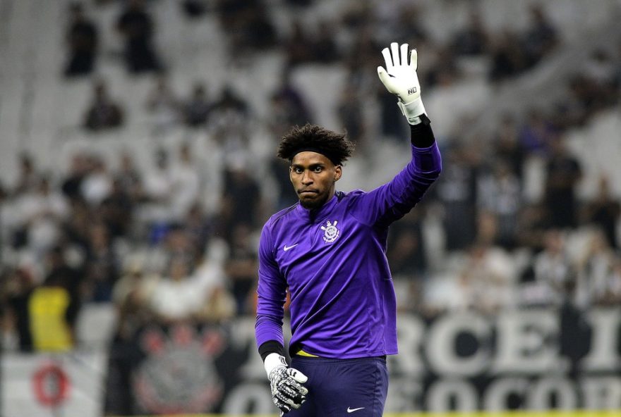hugo-souza-pode-chegar-a-50-jogos-e-levantar-taca-do-paulista-pelo-corinthians