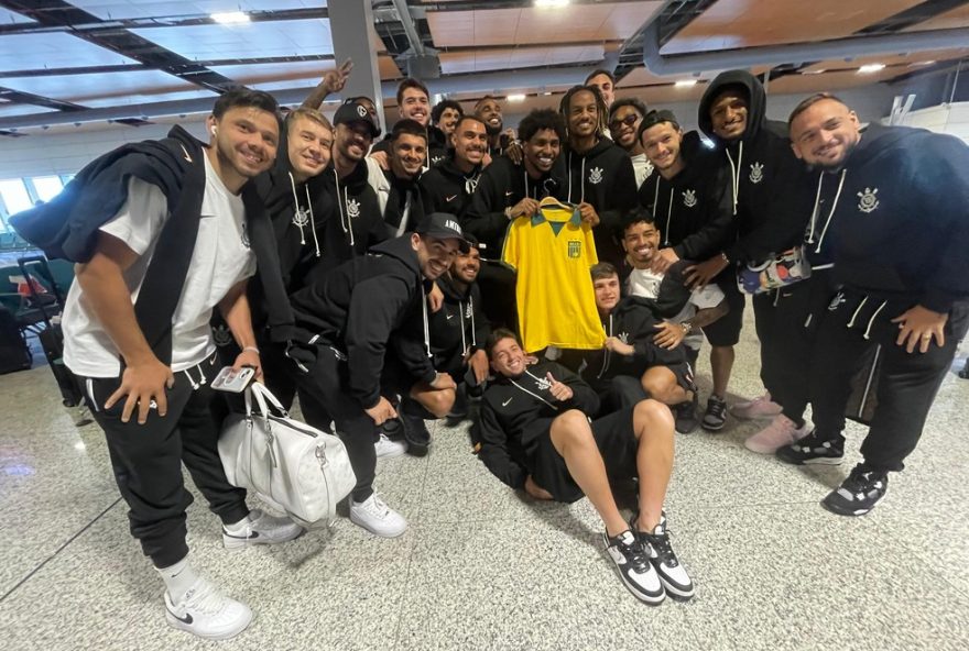 hugo-souza-volta-a-selecao-apos-quase-sete-anos-e-e-festejado-pelo-elenco-do-corinthians3A-conselho-vota-impeachment-de-augusto-melo