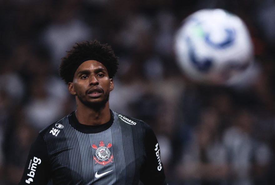 SP - SAO PAULO - 04/10/2025 - BRASILEIRO A 2025, CORINTHIANS X MIRASSOL - Hugo Souza goleiro do Corinthians durante partida contra o Mirassol no estadio Arena Corinthians pelo campeonato Brasileiro A 2025. Foto: Ettore Chiereguini/AGIF