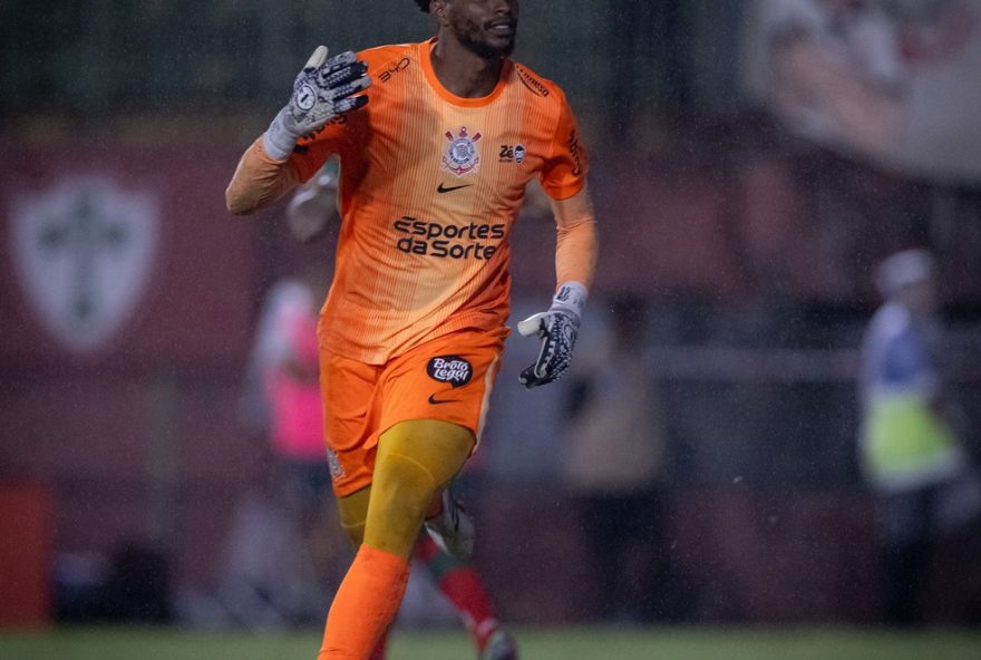 hugo-souza2C-do-corinthians2C-sofre-ofensas-racistas-de-torcedores-da-portuguesa3A-repudio-e-investigacao-em-andamento hugo-souza2C-do-corinthians2C-sofre-ofensas-racistas-de-torcedores-da-portuguesa3A-repudio-e-investigacao-em-andamento