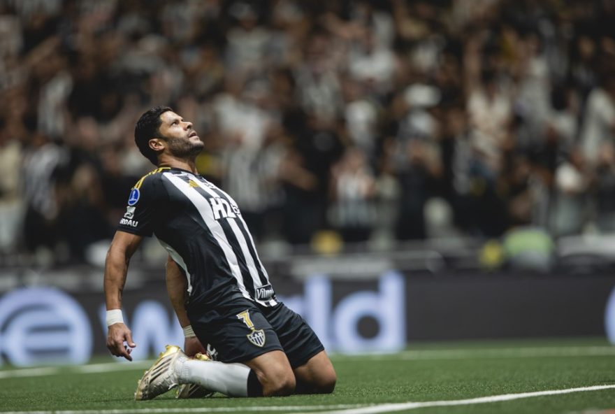 hulk-paraiba-marca-gol-decisivo-e-emociona-torcida-do-atletico-mg.-a-musica-em-sua-homenagem-e-destaque