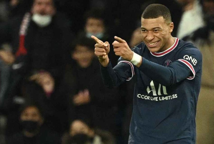 O salário de 300 mi por ano fará com que Kylian Mbappé se torne o jogador mais bem pago do mundo.