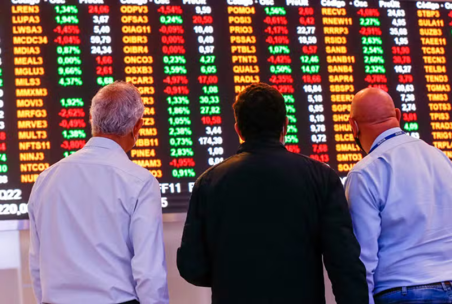 ibovespa-atinge-nova-maxima-historica-e-dolar-cai-a-r24-52C37 ibovespa-atinge-nova-maxima-historica-e-dolar-cai-a-r24-52C37