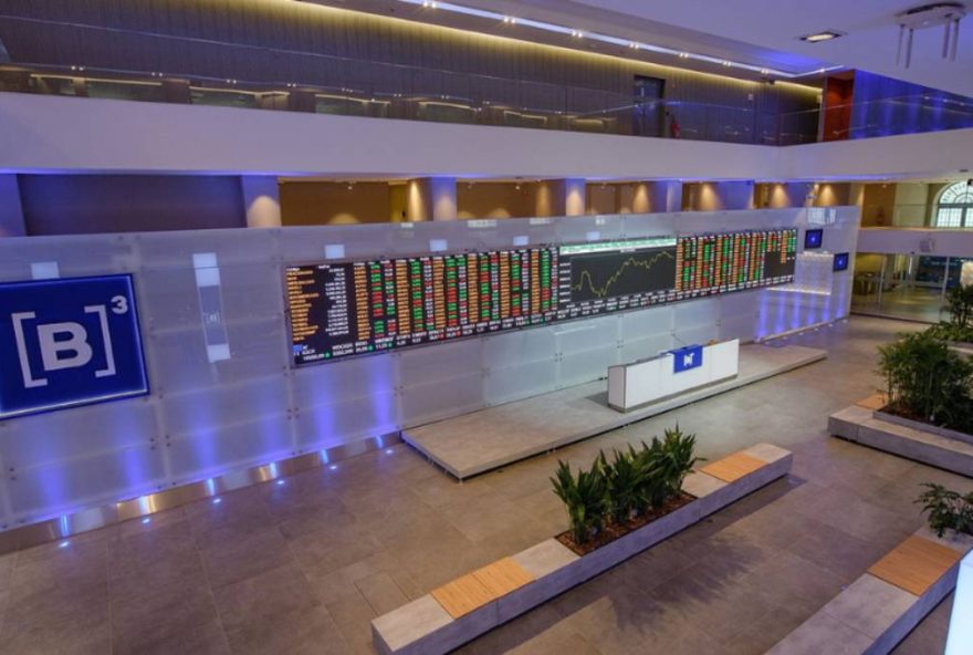 ibovespa-opera-em-baixa-com-apoio-de-bolsonaro-a-flavio-em-dia-de-baixa-liquidez ibovespa-opera-em-baixa-com-apoio-de-bolsonaro-a-flavio-em-dia-de-baixa-liquidez