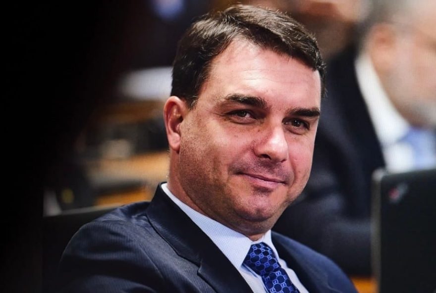 ibovespa-sobe-12C1125-apos-flavio-bolsonaro-condicionar-candidatura-a-anistia