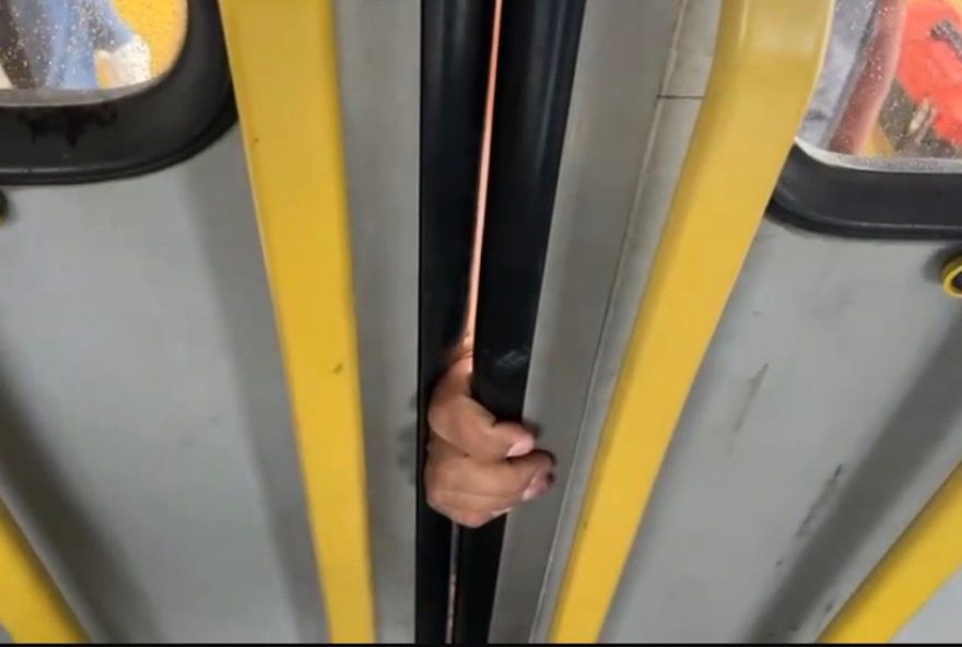 idosa-morre-apos-ficar-com-mao-presa-em-onibus3A-motorista-e-indiciado-por-homicidio idosa-morre-apos-ficar-com-mao-presa-em-onibus3A-motorista-e-indiciado-por-homicidio