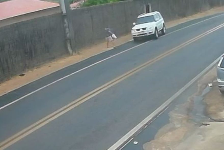 idosa-morre-atropelada-em-cascavel3A-motorista-perde-controle-em-ultrapassagem idosa-morre-atropelada-em-cascavel3A-motorista-perde-controle-em-ultrapassagem