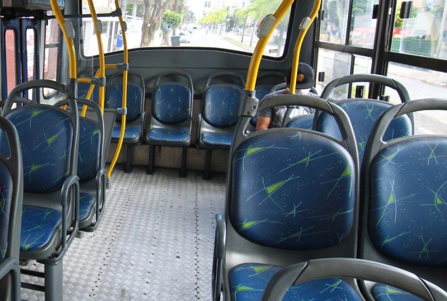 idoso-de-60-anos-morre-em-onibus-no-litoral-de-sp3A-causa-da-morte-e-apontada-como-infarto