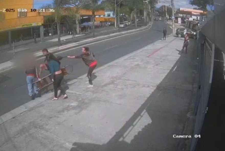 idoso-de-66-anos-agredido-por-vizinhos-na-pampulha-em-belo-horizonte3A-imagens-impressionantes-no-video-viral