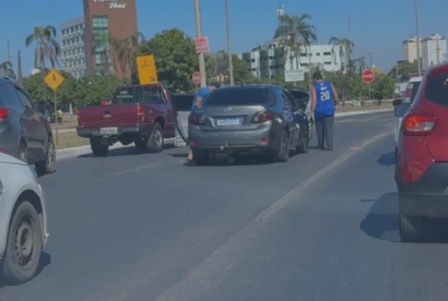 idoso-de-68-anos-e-agredido-com-socos-em-briga-de-transito-no-df3A-veja-o-video