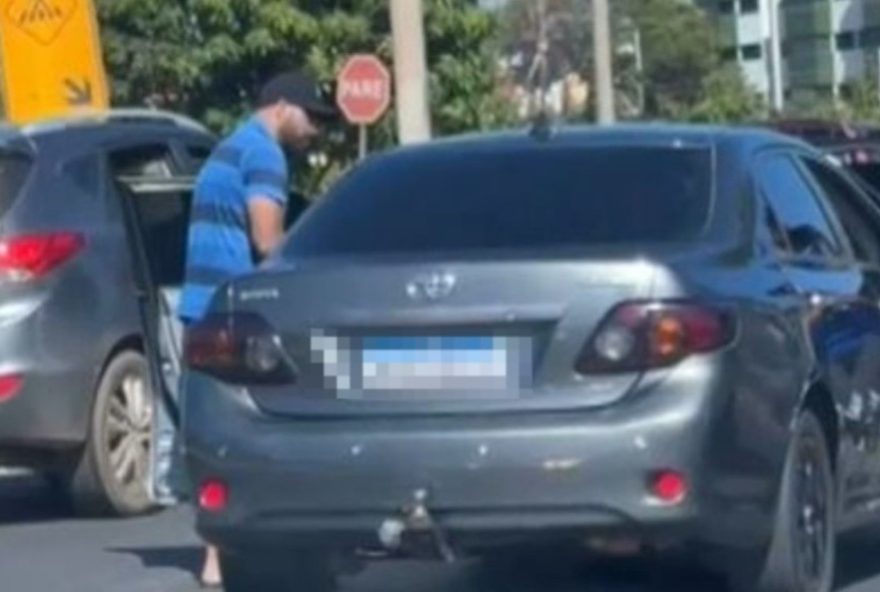 idoso-de-68-anos-e-agredido-com-socos-em-briga-de-transito-no-df3A-veja-video-e-entenda-o-caso