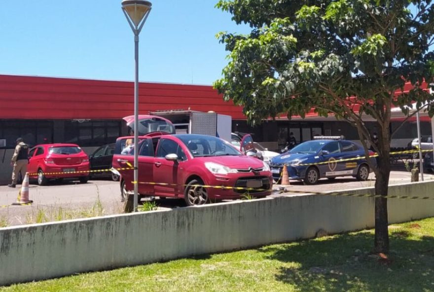 idoso-de-70-anos-e-encontrado-morto-em-carro-estacionado-ha-tres-dias-em-frente-a-upa-no-parana idoso-de-70-anos-e-encontrado-morto-em-carro-estacionado-ha-tres-dias-em-frente-a-upa-no-parana