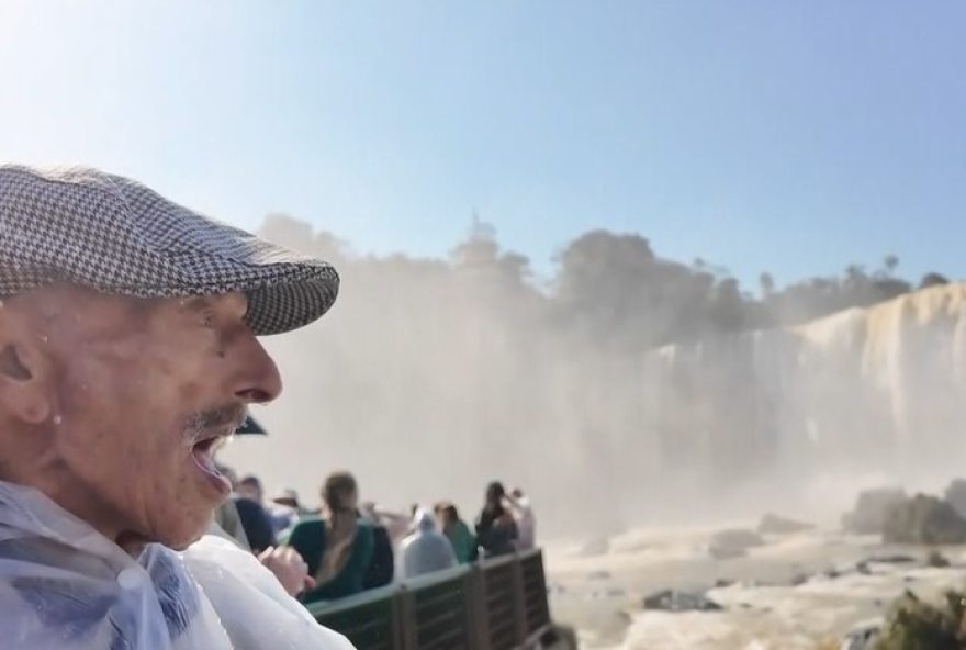 idoso-de-98-anos-realiza-sonho-e-visita-as-cataratas-do-iguacu