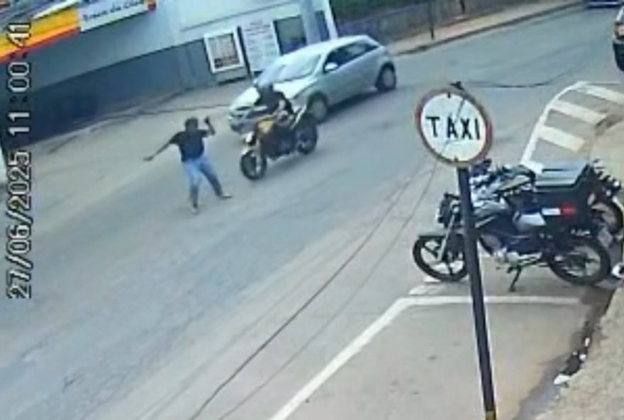 idoso-morre-apos-ser-atropelado-por-moto-em-tres-coracoes2C-mg3A-video-mostra-acidente-na-av.-jose-capistrano-de-souza