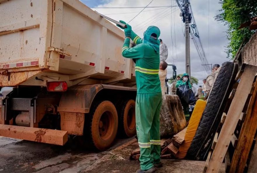 idoso-resgatado-em-anapolis-vivendo-em-meio-ao-lixo