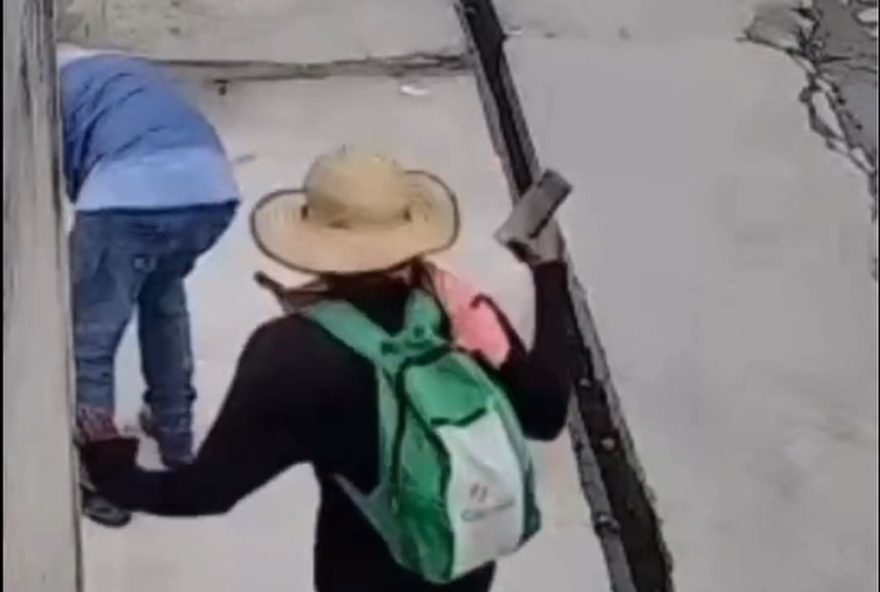 idoso-tem-celular-furtado-em-caruaru3A-suspeito-preso-em-flagrante