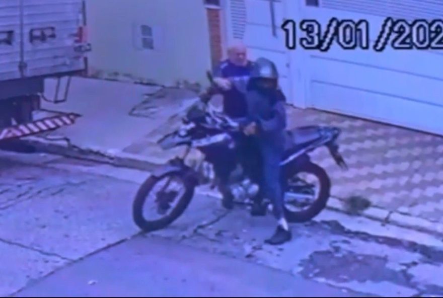 idoso-usa-arma-de-choque-para-salvar-casal-de-assalto-em-sp3A-solidariedade-e-coragem-em-destaque idoso-usa-arma-de-choque-para-salvar-casal-de-assalto-em-sp3A-solidariedade-e-coragem-em-destaque