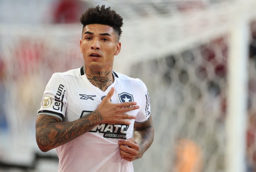 igor-jesus-se-despede-do-botafogo-e-parte-para-o-nottingham-forest3A-novos-desafios-e-oportunidades-na-carreira-do-atacante