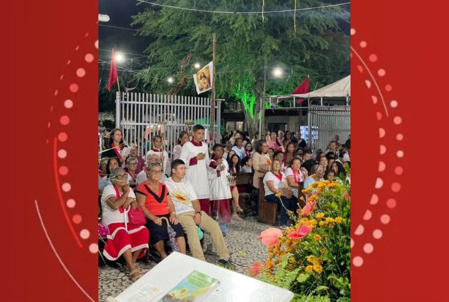 igreja-na-bahia-celebra-missas-na-parte-externa-apos-risco-de-desabamento0A0A