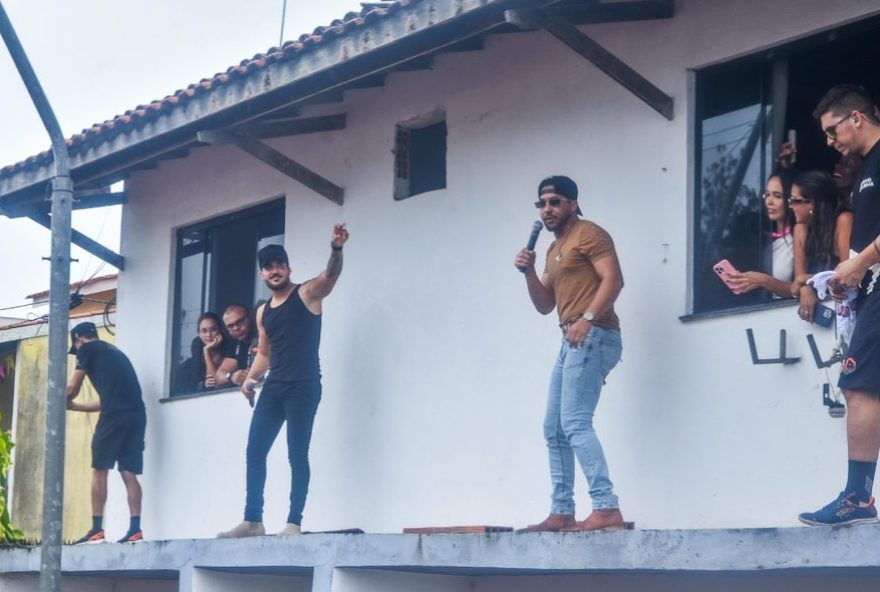 iguinho-e-lulinha-surpreendem-publico-em-casa-durante-festa-junina-na-bahia