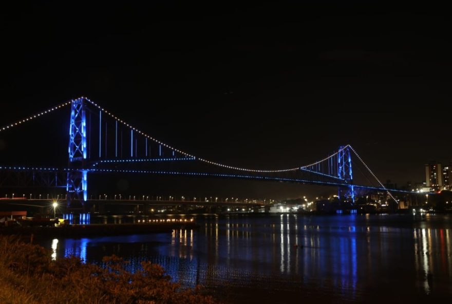 iluminacao-cenica-da-ponte-hercilio-luz-de-florianopolis-e-inaugurada-apos-10-anos3A-um-marco-historico-e-turistico