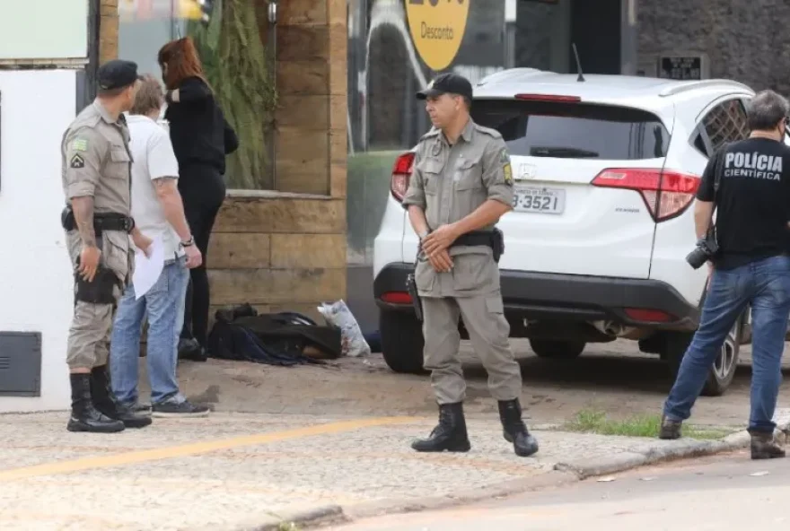 Luís tinha acabado de sair da boate e tinha ido buscar seu carro quando foi abordado por outro homem e levado os 6 tiros.