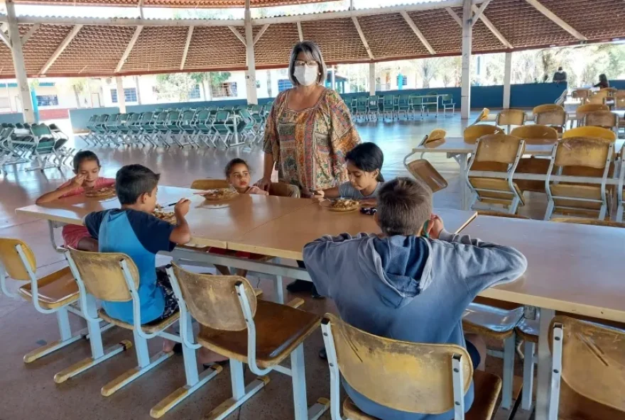 Alunos podem almoçar de grana nas unidades de ensino durante férias. (Foto: Divulgação/Prefeitura de Itumbiara)