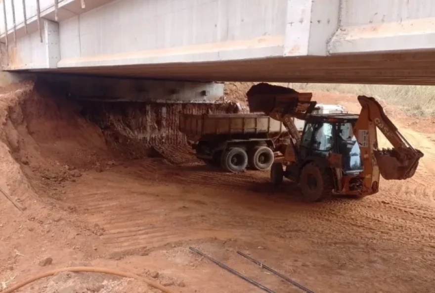 Previsão é de que a suspensão do trânsito ocorra pontualmente durante o içamento e posicionamento de vigas por cerca de 20 minutos. (Foto: Divulgação)