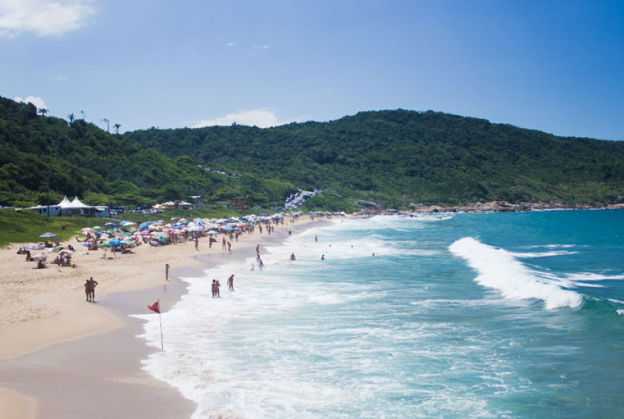 5 praias de nudismo no Brasil