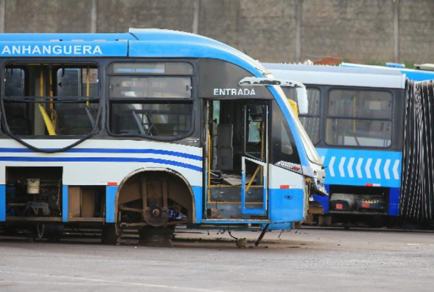 Ônibus devem ter idade máxima de 5 anos, segundo orientação do MP. (Foto: Reprodução/O Popular)