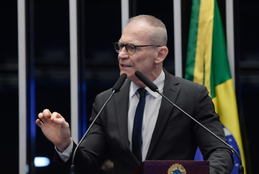 Plenário do Senado Federal durante sessão deliberativa extraordinária. Ordem do dia. 

Na pauta, deliberação de autoridades sabatinadas pelas comissões permanentes, e dos demais itens constantes da pauta publicada pela Secretaria-Geral da Mesa. 

Em discurso, à tribuna, senador Fabiano Contarato (PT-ES).

Foto: Saulo Cruz/Agência Senado