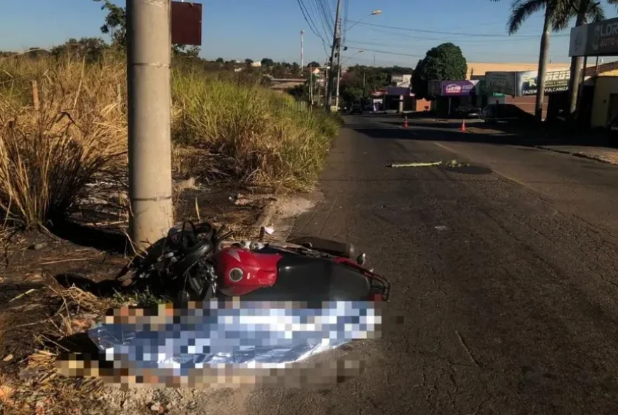 Motociclista morre após bater contra um poste em Goiânia