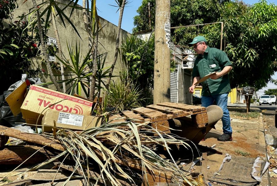 Equipes da Comurg atuam nesta semana em 21 bairros de Goiânia, dentre eles, Jardim Novo Mundo, Campinas, Fama, São José, Vila Abajá, Vila Canaã, Santa Helena e Cidade Jardim. (Fotos: Luciano Magalhães)