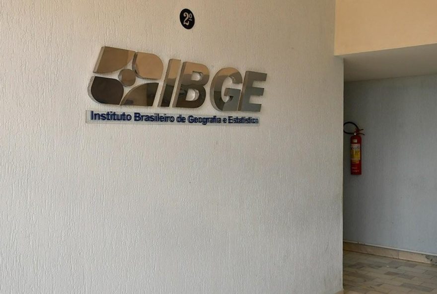 Crise interna no IBGE: Acusações de mentiras e ameaças de ação judicial