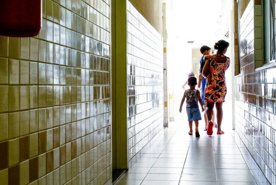 Vítimas de violência contra a mulher têm incentivo para denuncias, mas não recebem suporte psicológico ou social para fugir do agressor. (Foto: Bruno Itan / Rio Solidário)