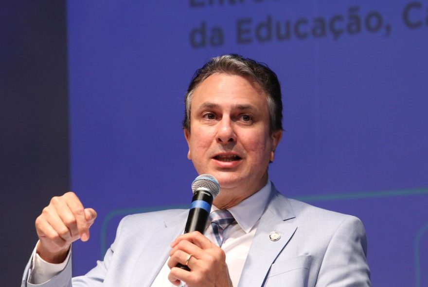 O ministro da Educação, Camilo Santana, informou, nesta terça-feira (19), que o governo pretende expandir a oferta de ensino profissionalizante no país
(Foto: Reprodução/Agência Brasil)