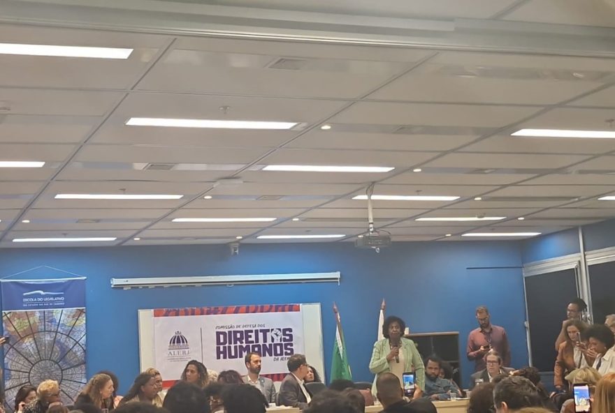 iml-no-rio-de-janeiro-gera-indignacao-entre-parlamentares-falta-de-geladeiras-e-odor-em-corpos iml-no-rio-de-janeiro-gera-indignacao-entre-parlamentares-falta-de-geladeiras-e-odor-em-corpos