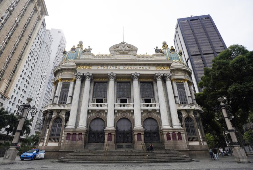 impasse-no-theatro-municipal-do-rio-de-janeiro-pode-interromper-atividades3A-urgencia-na-contratacao-de-novos-servidores