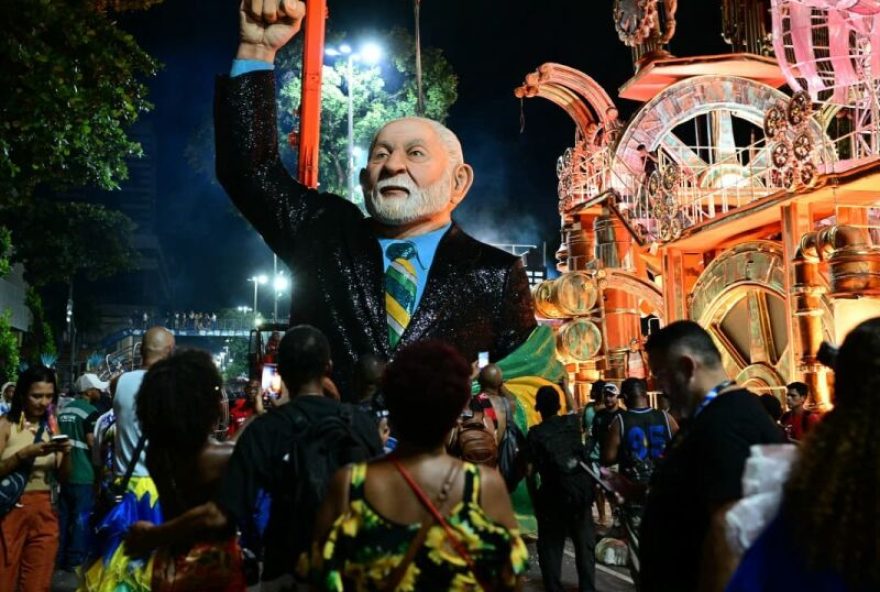 imprensa-internacional-repercute-desfile-com-homenagem-a-lula-e-aponta-risco imprensa-internacional-repercute-desfile-com-homenagem-a-lula-e-aponta-risco