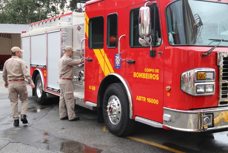 incendio-atinge-ala-de-uti-no-hospital-santa-cruz-em-curitiba3A-nenhuma-vitima-ferida