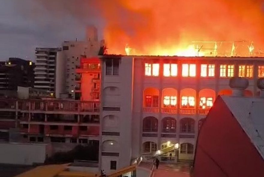incendio-atinge-colegio-centenario-em-santa-maria3A-bombeiros-mobilizados-e-comunidade-se-une-para-controlar-chamas