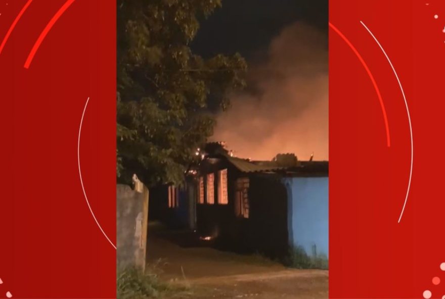 incendio-atinge-escola-estadual-em-gravatai3A-aulas-canceladas2C-bombeiros-atuam-e-nenhuma-vitima-ocorreu