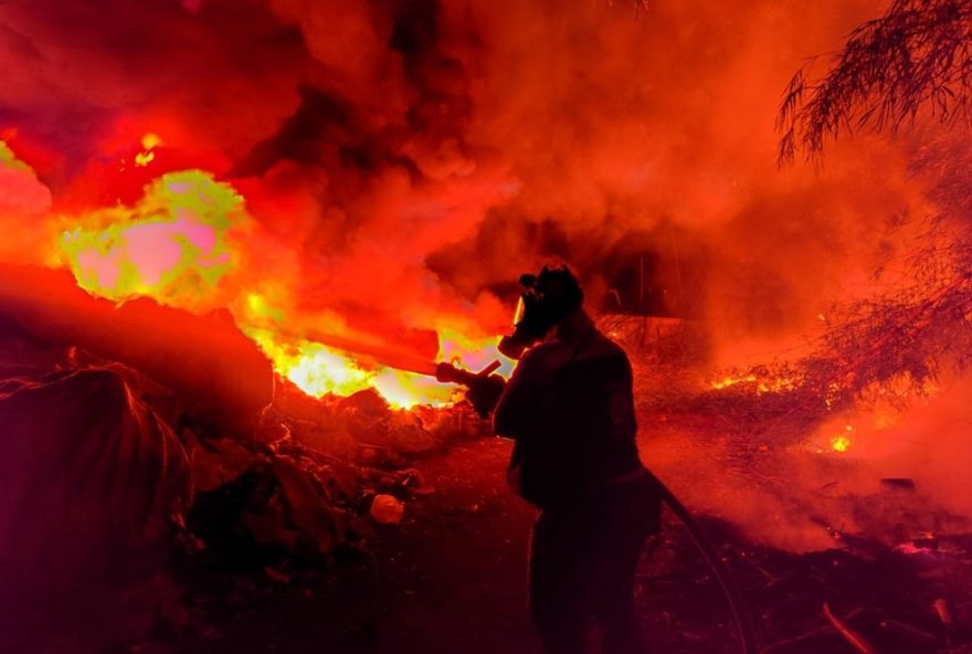incendio-atinge-galpao-de-reciclagem-em-cacapava3A-equipes-combatem-chamas-por-horas incendio-atinge-galpao-de-reciclagem-em-cacapava3A-equipes-combatem-chamas-por-horas