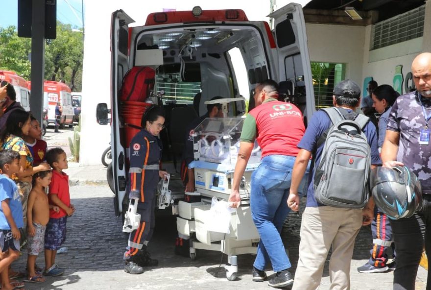 incendio-atinge-hospital-cesar-cals-em-fortaleza3A-pacientes-sao-transferidos-para-oito-unidades-de-saude-na-cidade incendio-atinge-hospital-cesar-cals-em-fortaleza3A-pacientes-sao-transferidos-para-oito-unidades-de-saude-na-cidade