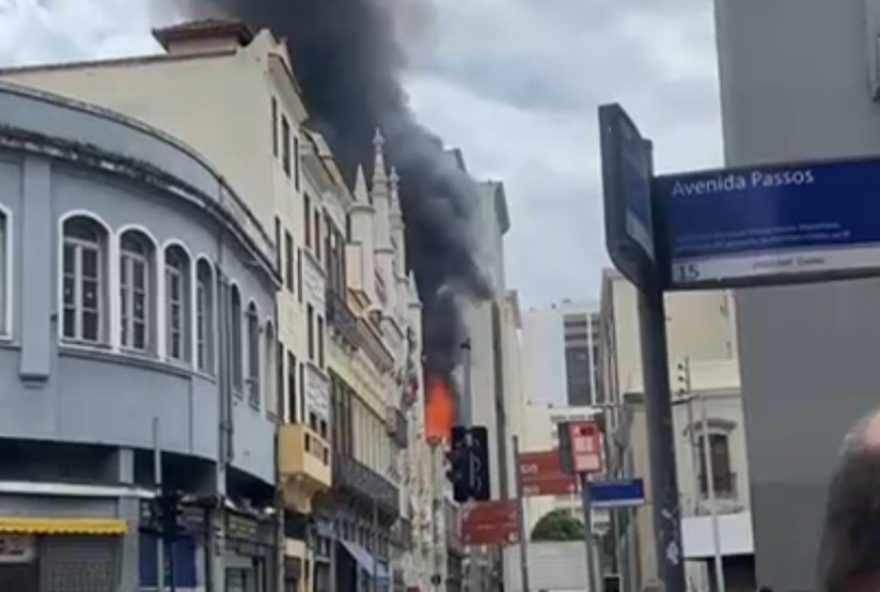 incendio-atinge-imovel-historico-no-centro-do-rio-de-janeiro3A-atualizacoes-ao-vivo incendio-atinge-imovel-historico-no-centro-do-rio-de-janeiro3A-atualizacoes-ao-vivo