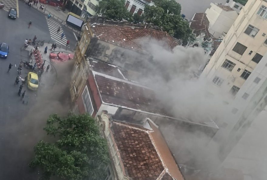 incendio-atinge-imovel-na-lapa2C-centro-do-rio-de-janeiro3A-equipes-de-resgate-atuam-em-emergencia-no-local-noticias-atualizadas incendio-atinge-imovel-na-lapa2C-centro-do-rio-de-janeiro3A-equipes-de-resgate-atuam-em-emergencia-no-local-noticias-atualizadas