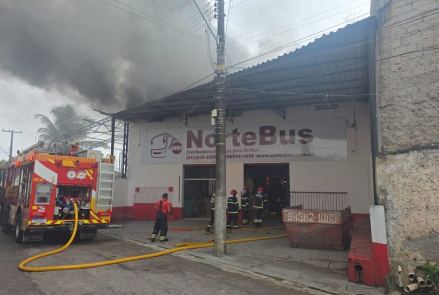 incendio-atinge-loja-de-pneus-em-ananindeua2C-para3A-sem-feridos incendio-atinge-loja-de-pneus-em-ananindeua2C-para3A-sem-feridos