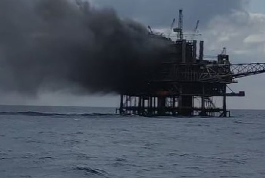 incendio-atinge-plataforma-cherne-1-da-petrobras-na-bacia-de-campos3A-trabalhador-ferido-e-producao-paralisada